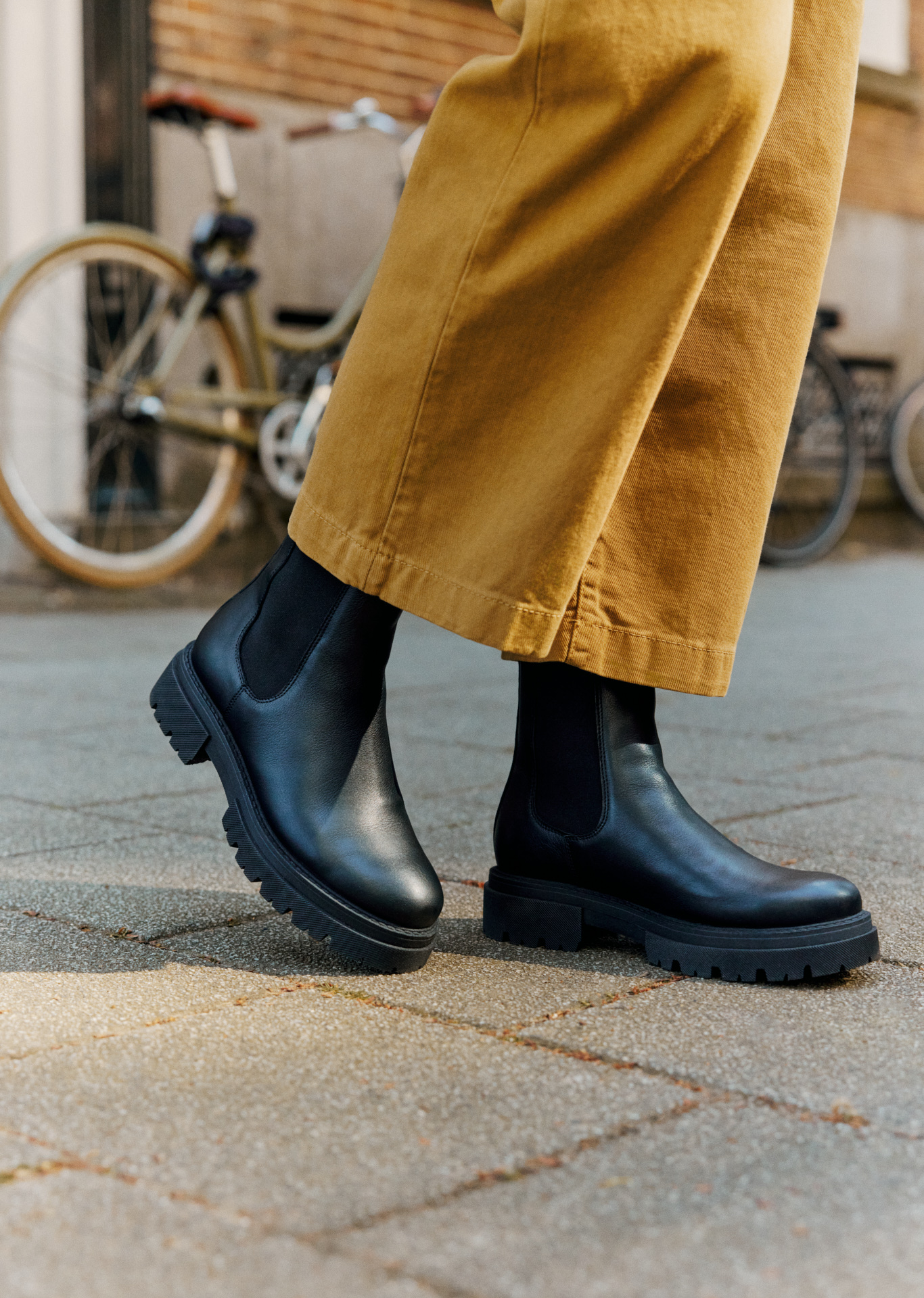 BLACKSTONE SMILLA BLACK LEATHER SHEEPSKIN CHELSEA BOOTS