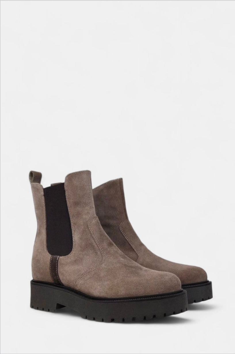 DONNA SERENA TAUPE SUEDE CHELSEA BOOT