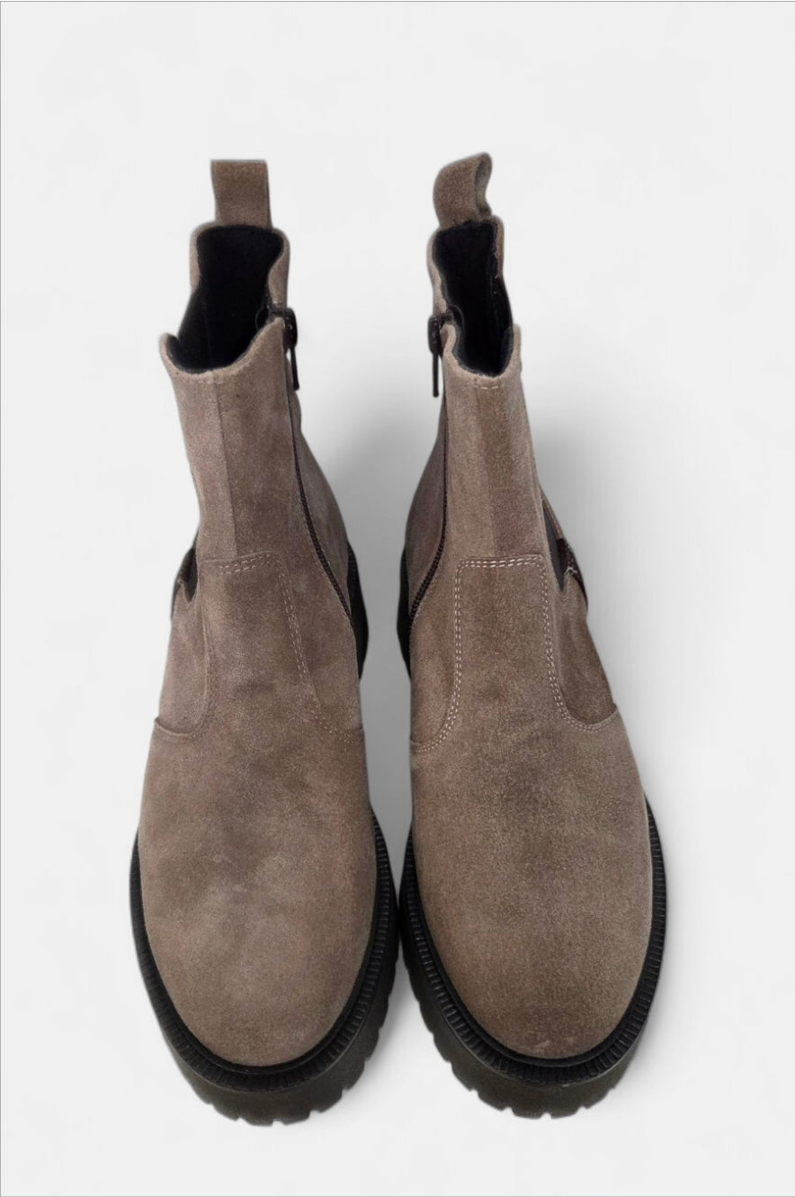 DONNA SERENA TAUPE SUEDE CHELSEA BOOT
