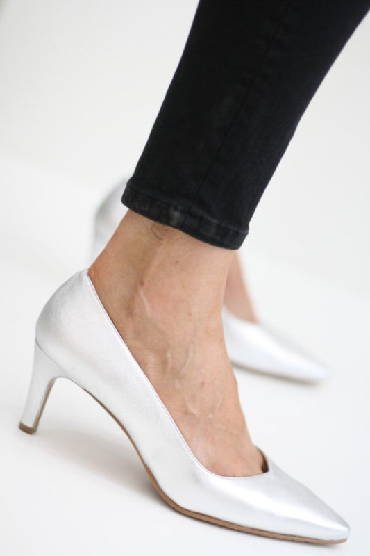 BRENDA ZARO 1070 SILVER LEATHER HEELS