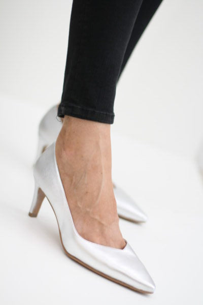 BRENDA ZARO 1070 SILVER LEATHER HEELS