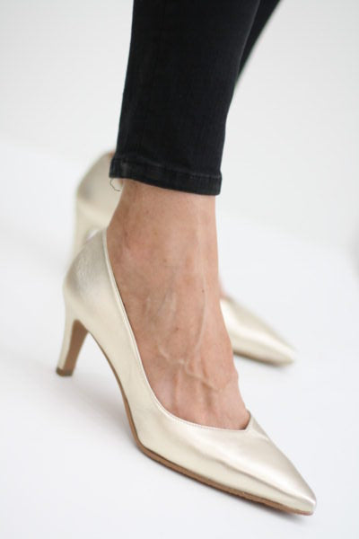 BRENDA ZARO 1070 GOLD LEATHER HEELS