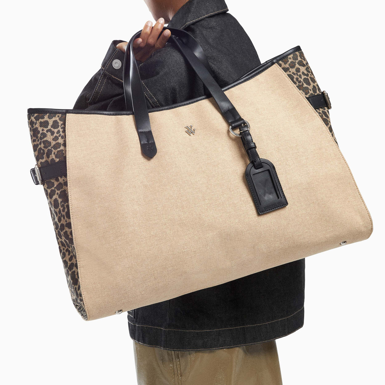 VANESSA WU BETHANY BEIGE AND BLACK OVERSIZE TOTE BAG