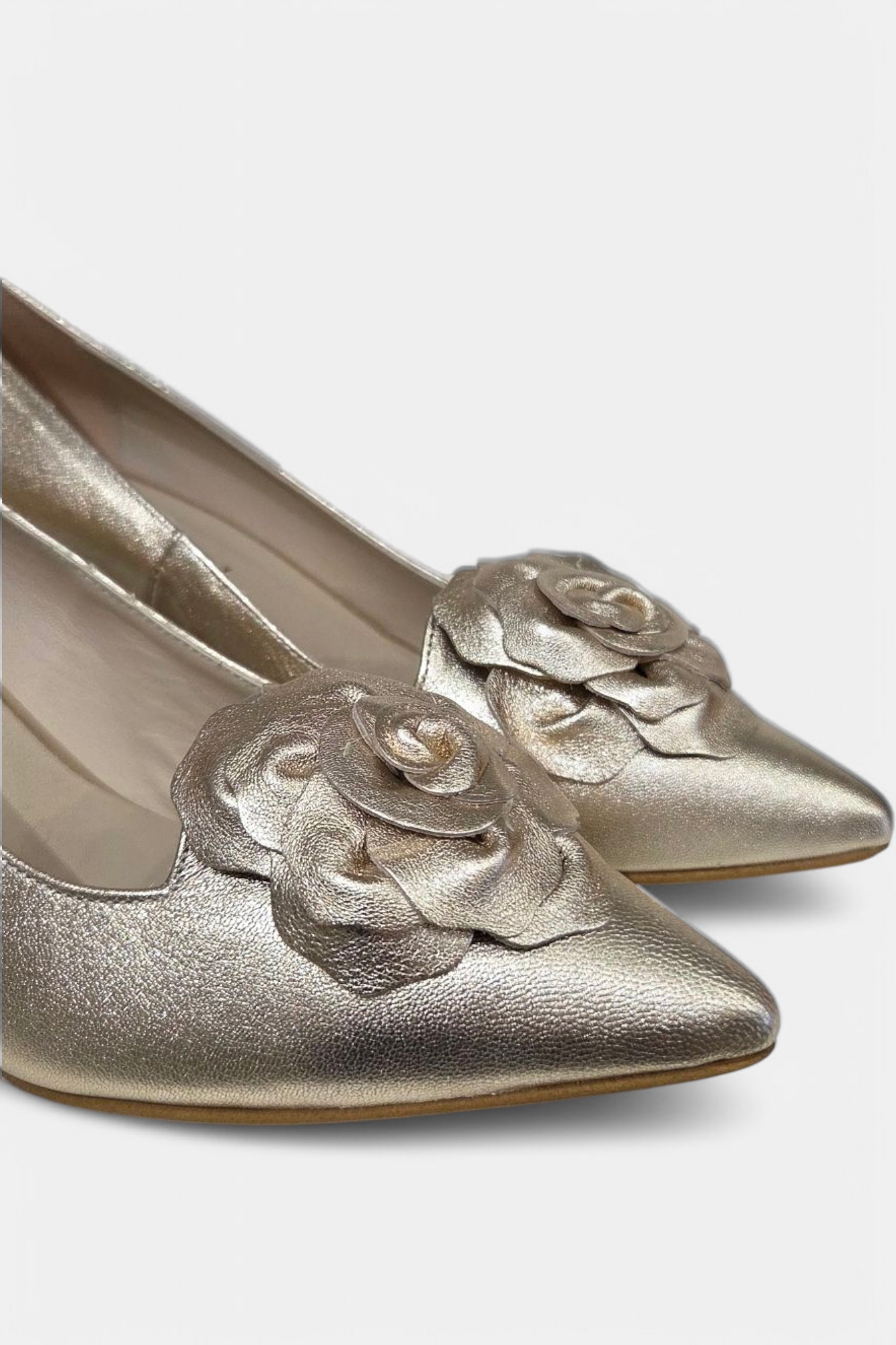 MARIAN 1809 GOLD LEATHER KITTEN HEEL WITH ROSE DETAILING