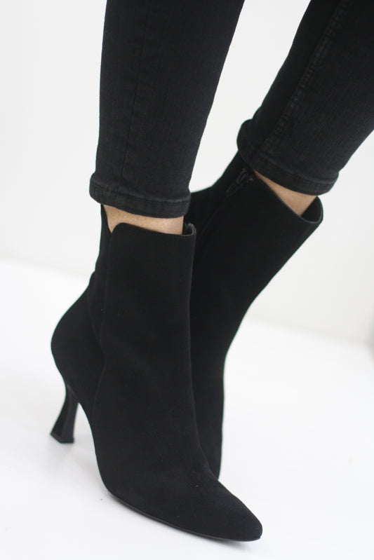 PAUL GREEN 9101 BLACK HEELED SUEDE BOOT