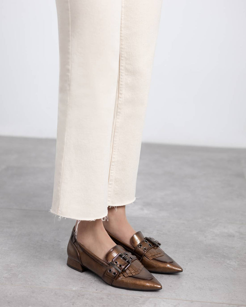 CARMELA 162558 TAUPE PATENT LEATHER LOAFER