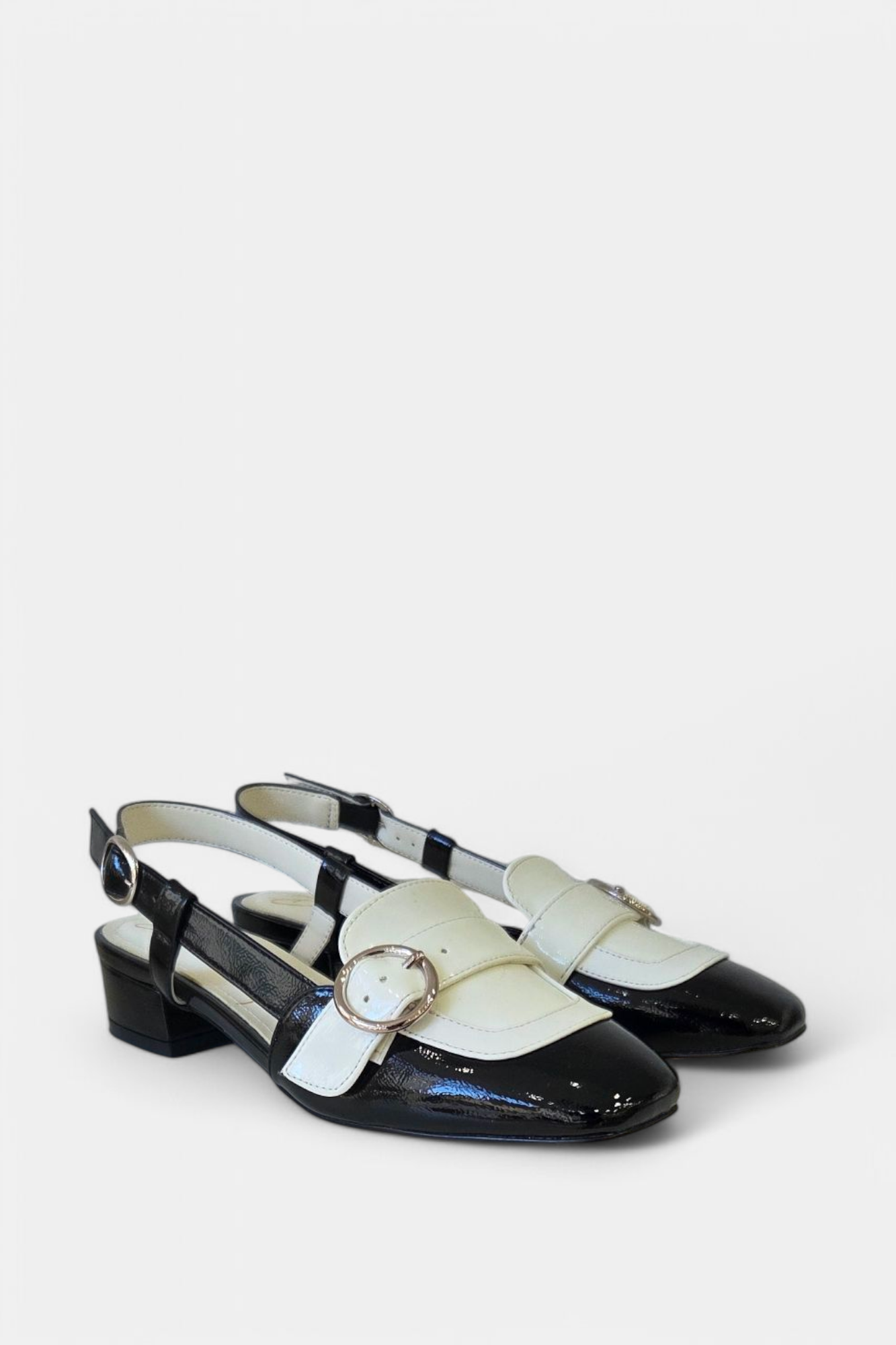 DANCING MATILDA 029 BLACK/WHITE SLINGBACK LOAFER