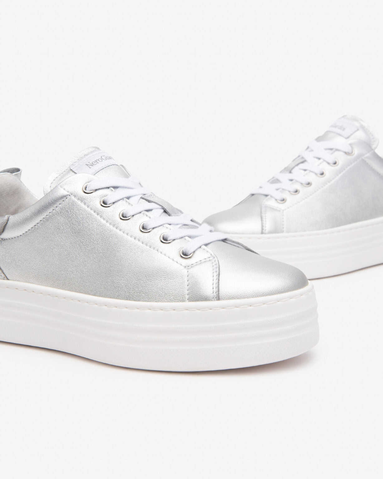 NEROGIARDINI E513020 SILVER BOW LEATHER TRAINERS