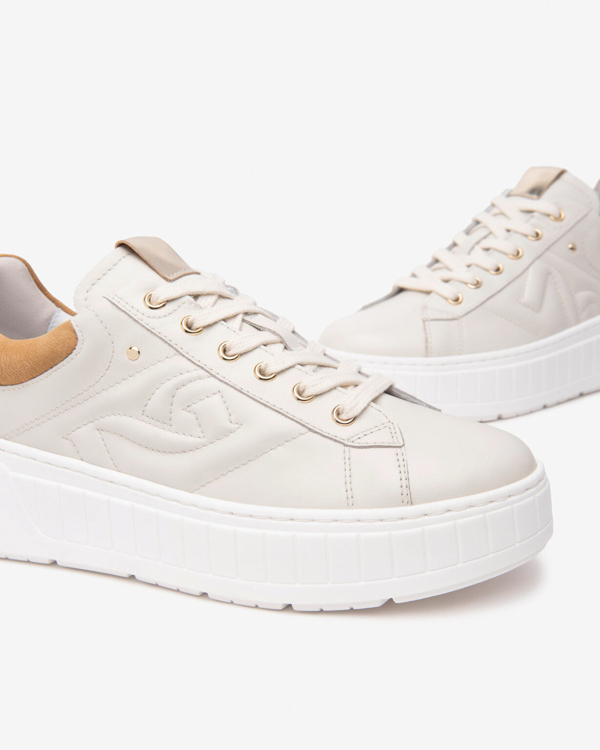 NEROGIARDINI E513090 BEIGE LEATHER TRAINER