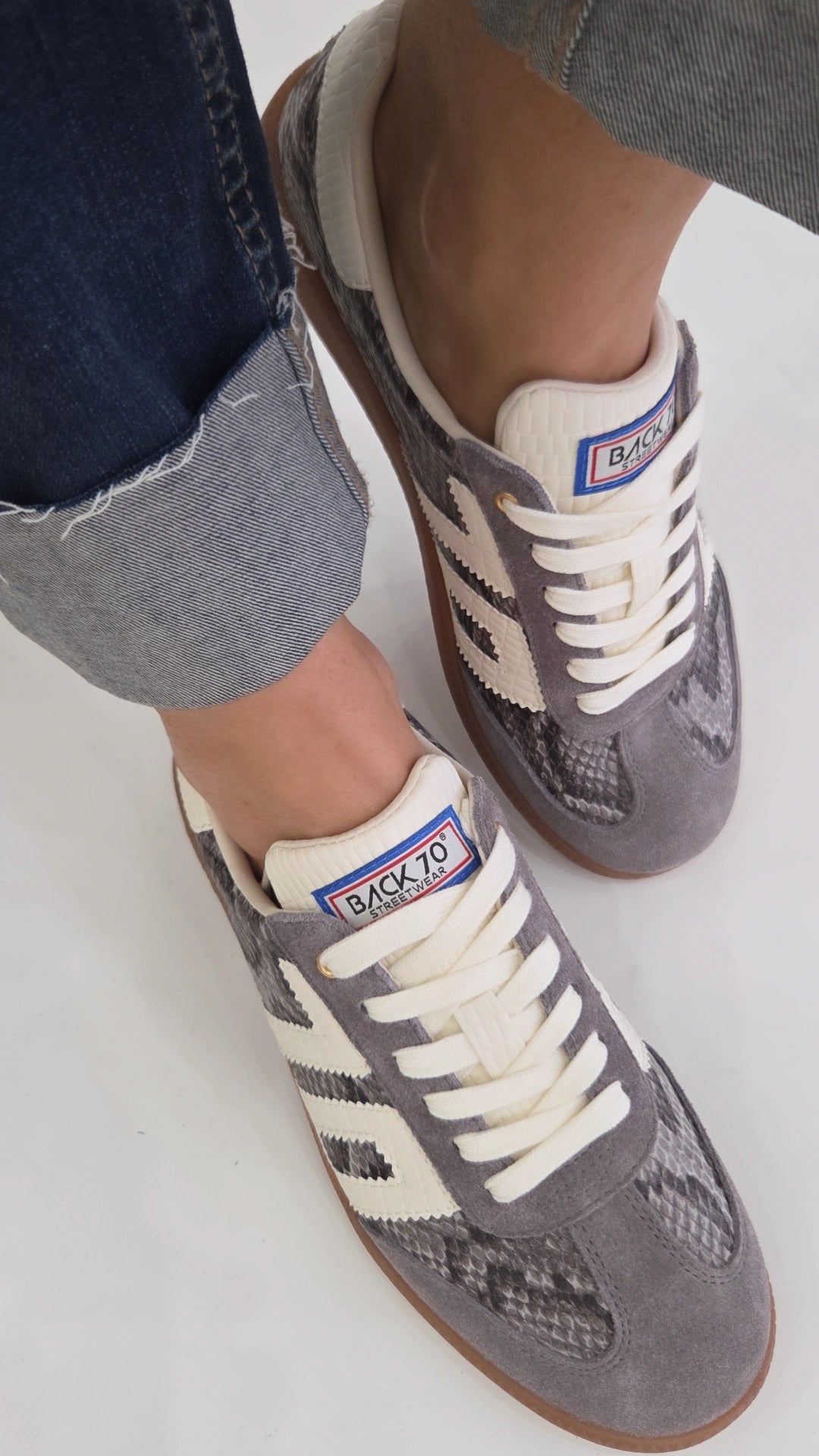 BACK70 CLOUD SNAKEGREY MILK CROC LEATHER TRAINERS