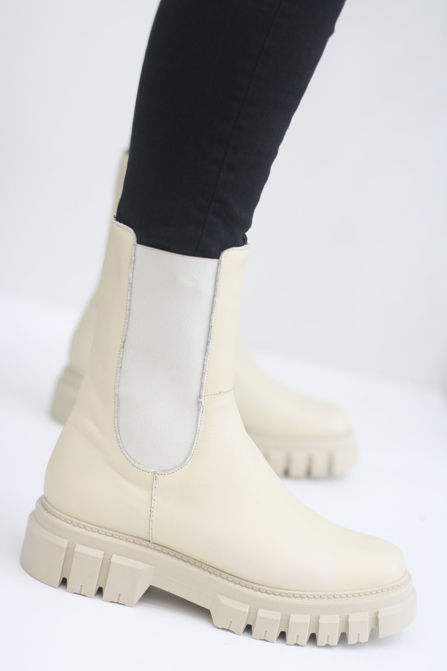 PITILLOS 5384 CREAM LEATHER CHUNKY CHELSEA BOOT