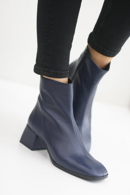 MARIAN 28611 NAVY LEATHER HEELED BOOT