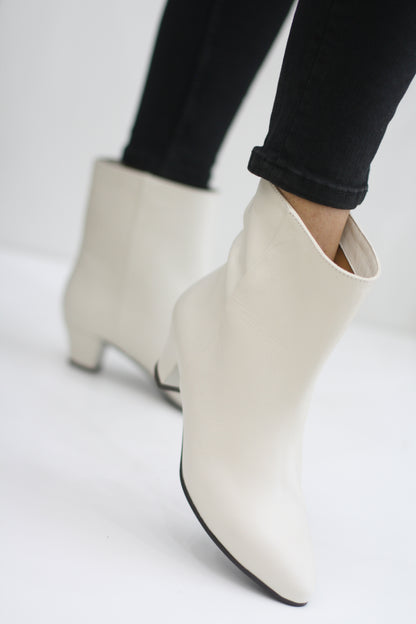 MARIAN 11404 WHITE LEATHER HEELED BOOT